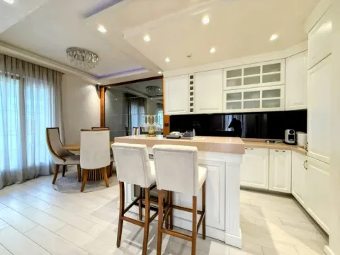 Sale, three bedroom apartment, 180m², City Kvart, Podgorica - image 11