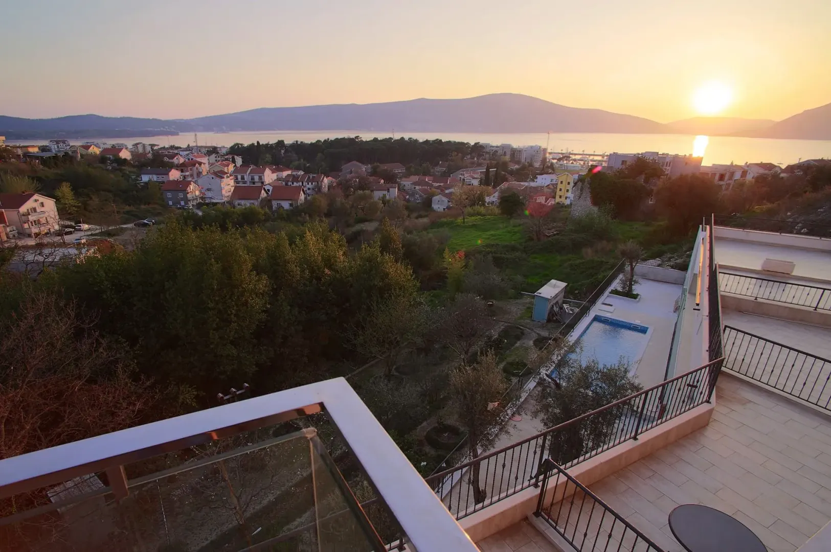 Prodaja, dvosoban stan, 73m², Mažina, Tivat