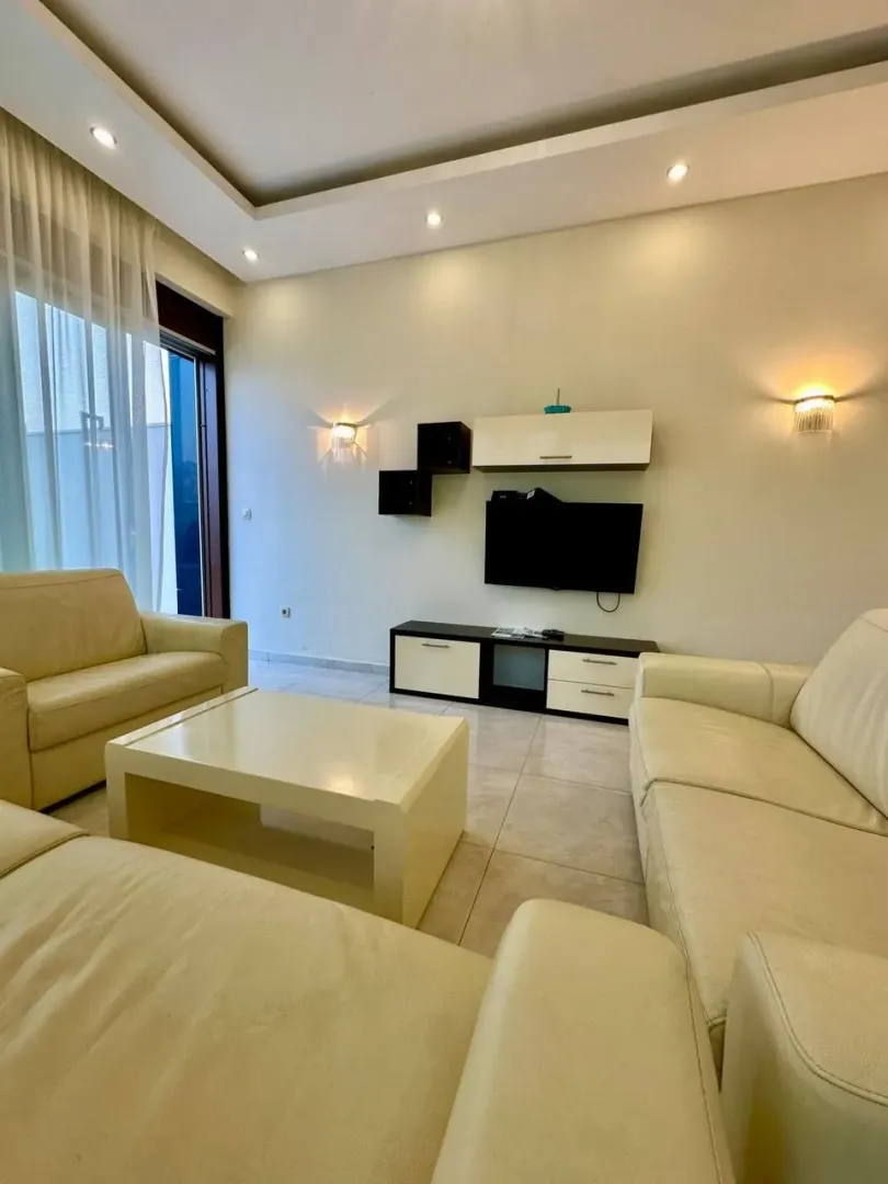 Rent, two bedroom apartment, 90m², Bečići, Budva