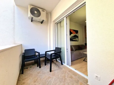 Rent, one bedroom apartment, 48m², Budva, Crna Gora - image 10