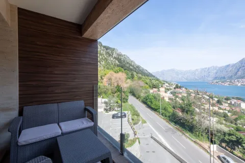 Rent, three bedroom apartment, 141m², Škaljari, Kotor - image 15