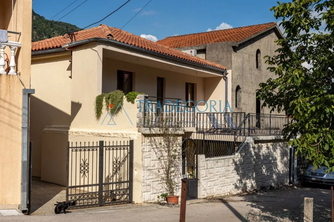 Prodaja, kuća, 170m², Škaljari, Kotor