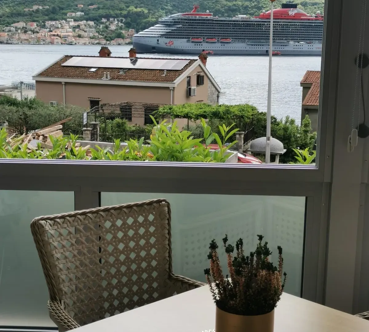 Prodaja, jednosoban stan, 61m², Dobrota, Kotor