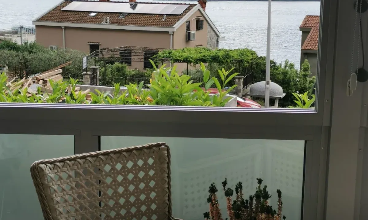 Sale, one bedroom apartment, 61m², Dobrota, Kotor