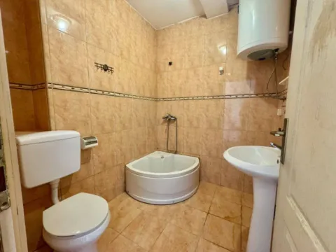 Prodaja, garsonjera, 34m², Centar, Tivat - image 7