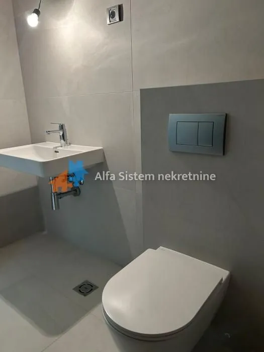 Izdavanje, trosoban stan, 77m², Novi Beograd Blok 65, Novi Beograd Sve Podlokacije