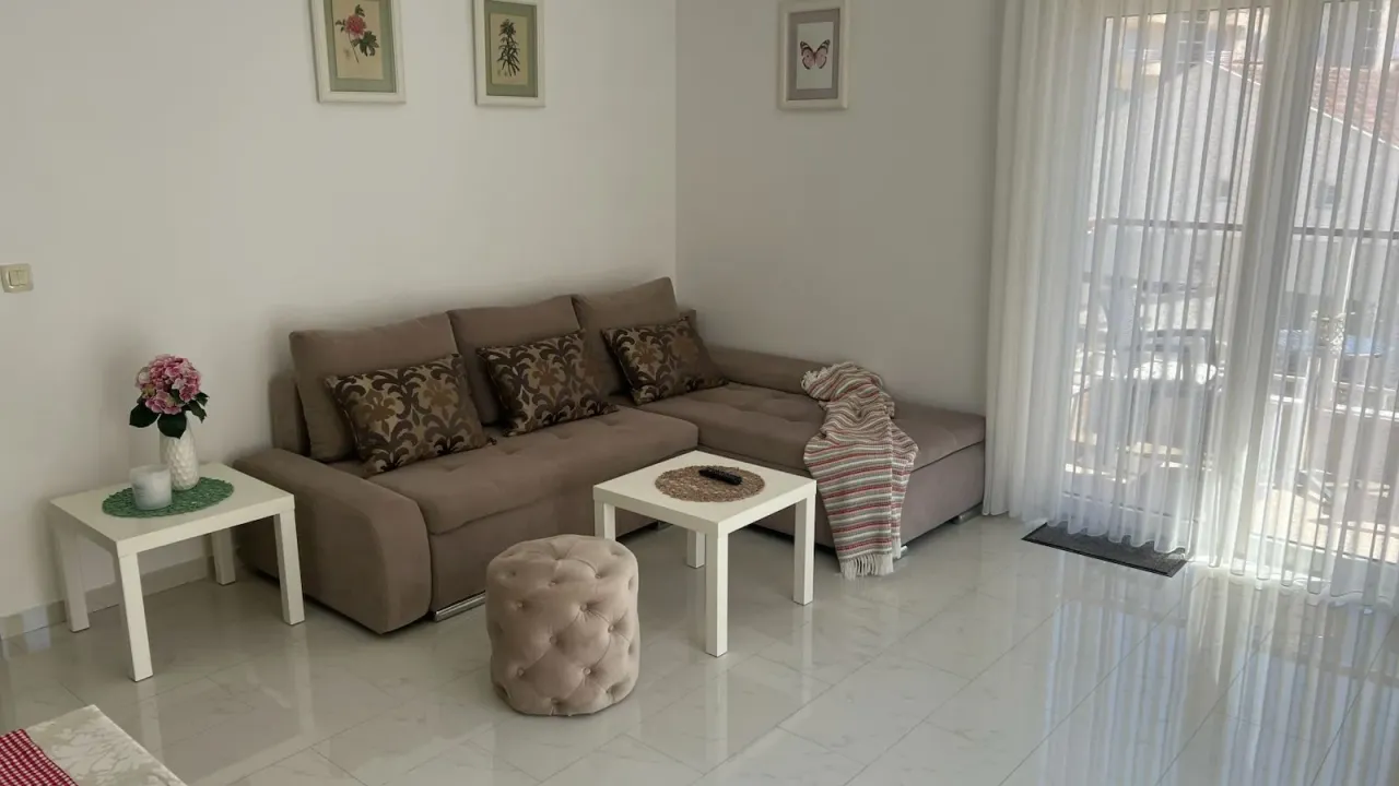 Rent, one bedroom apartment, 52m², Centar, Budva
