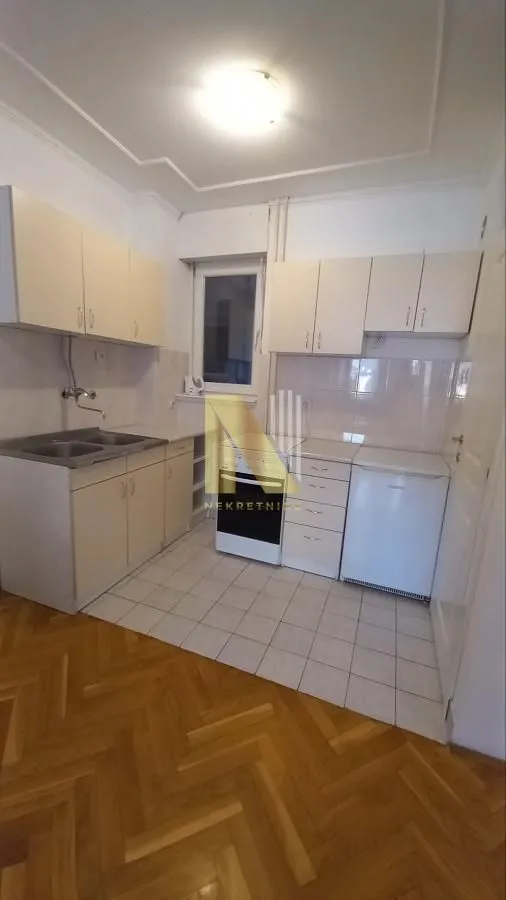 Izdavanje, dvosoban stan, 63m², Centar, Novi Sad