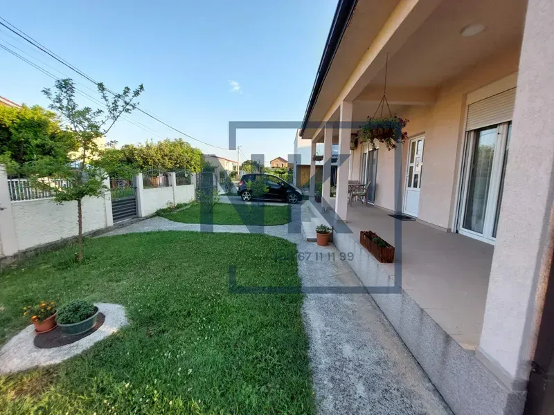 Prodaja, kuća, 120m², Tološi, Podgorica