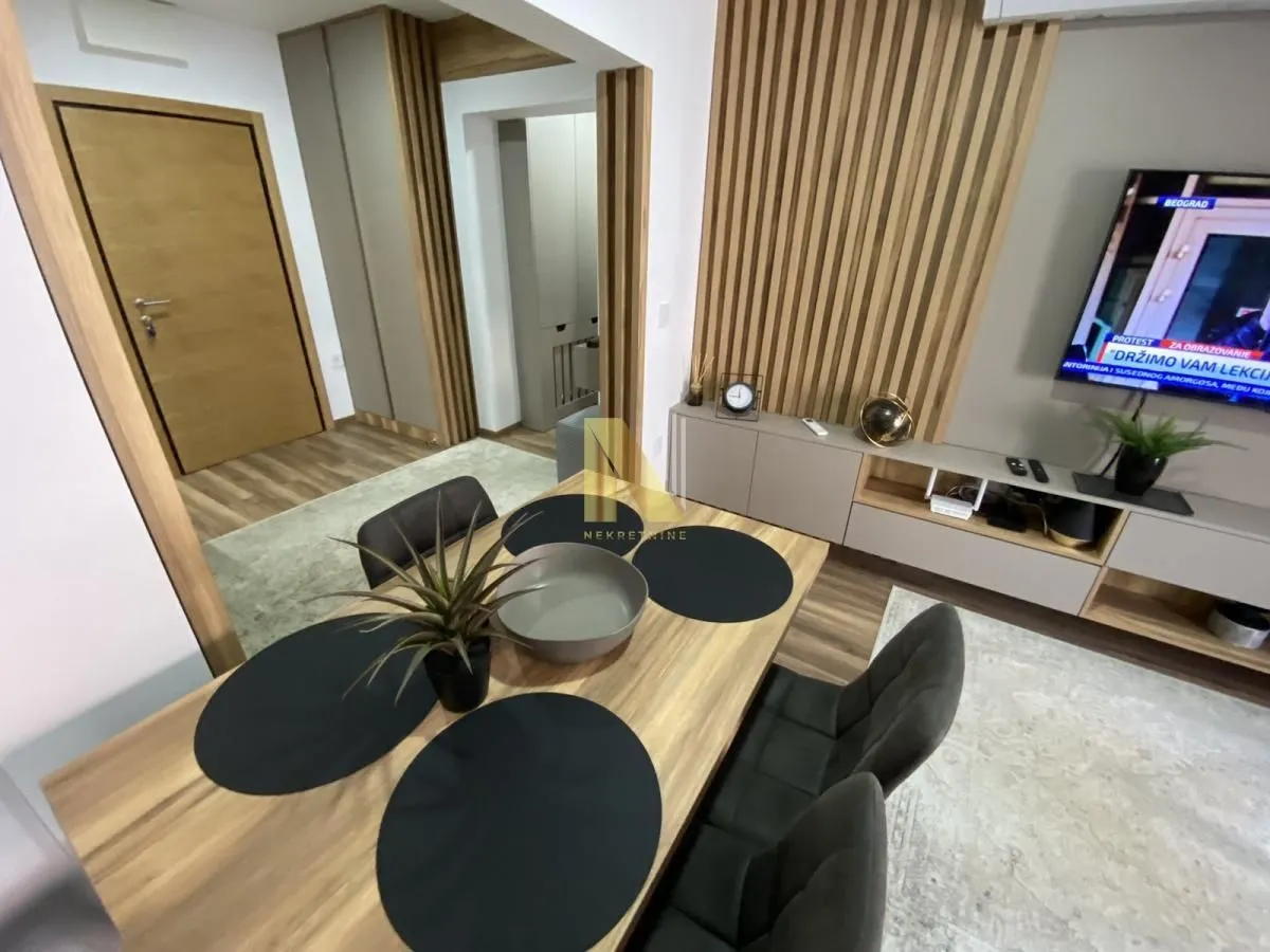 Izdavanje, dvosoban stan, 50m², Centar, Novi Sad