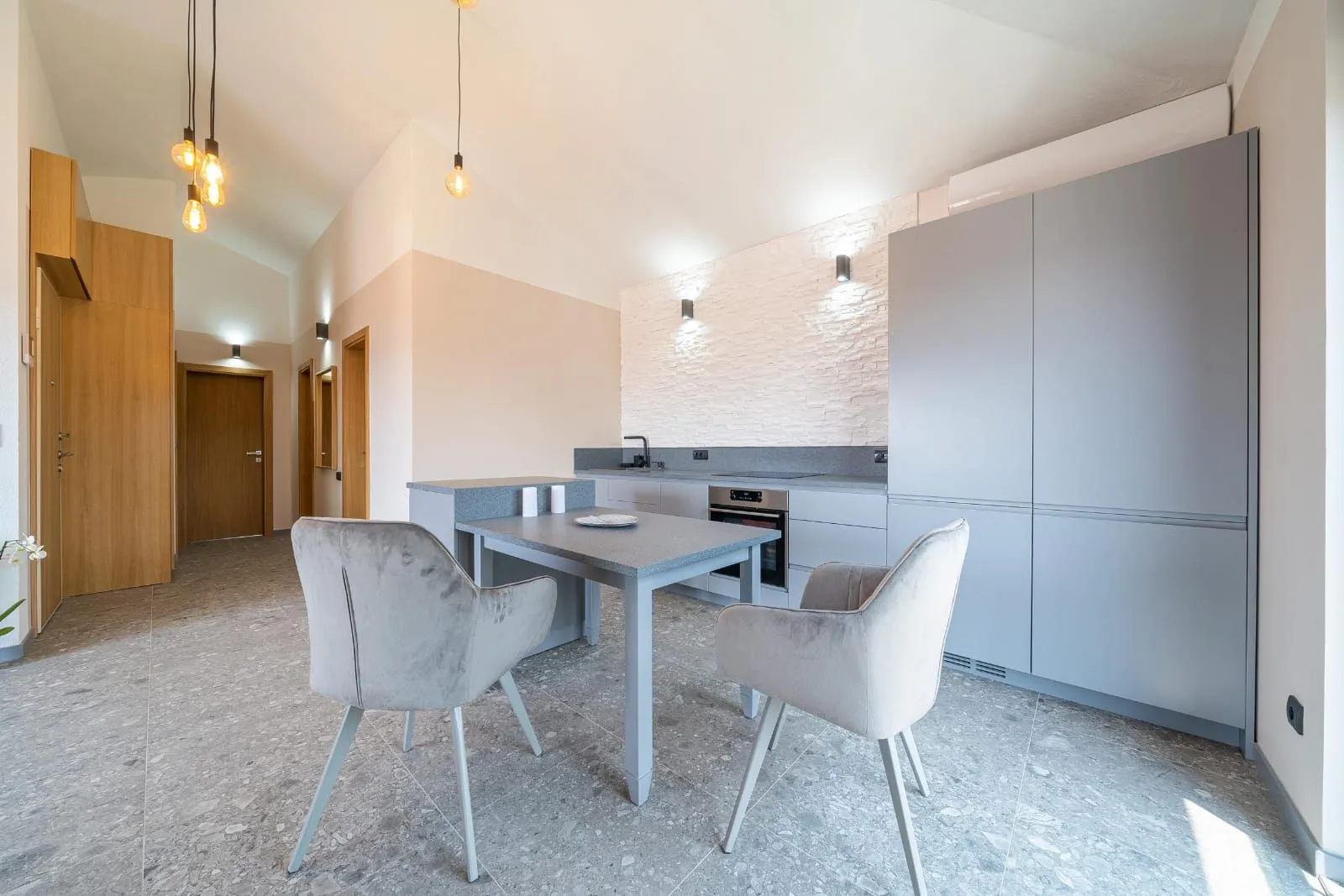Prodaja, trosoban stan, 77m², Tivat, Crna Gora