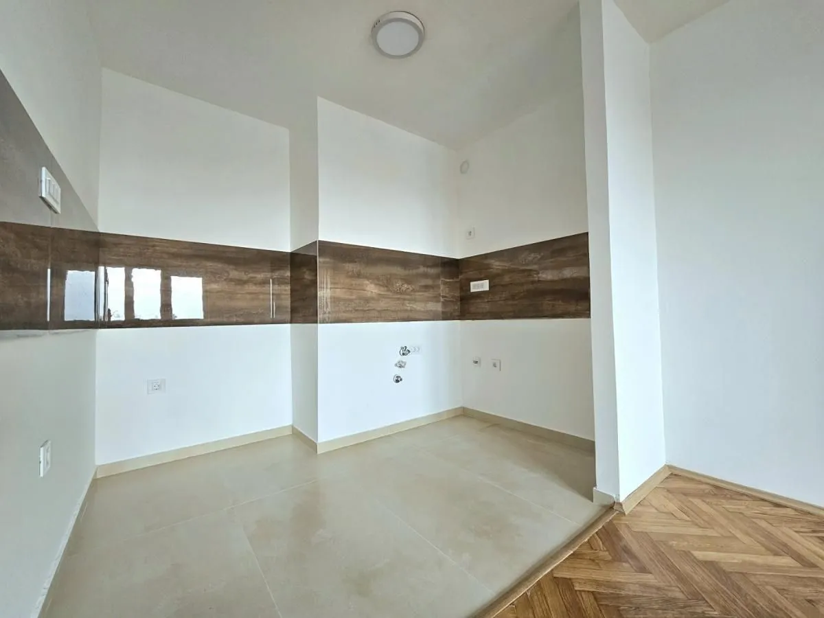 Prodaja, trosoban stan, 64m², Bulevar Oslobodjenja, Novi Sad Sve Podlokacije