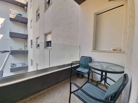 Rent, one bedroom apartment, 40m², Budva, Crna Gora - image 7