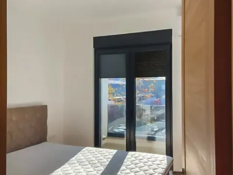 Izdavanje, dvosoban stan, 55m², City Kvart, Podgorica - image 2