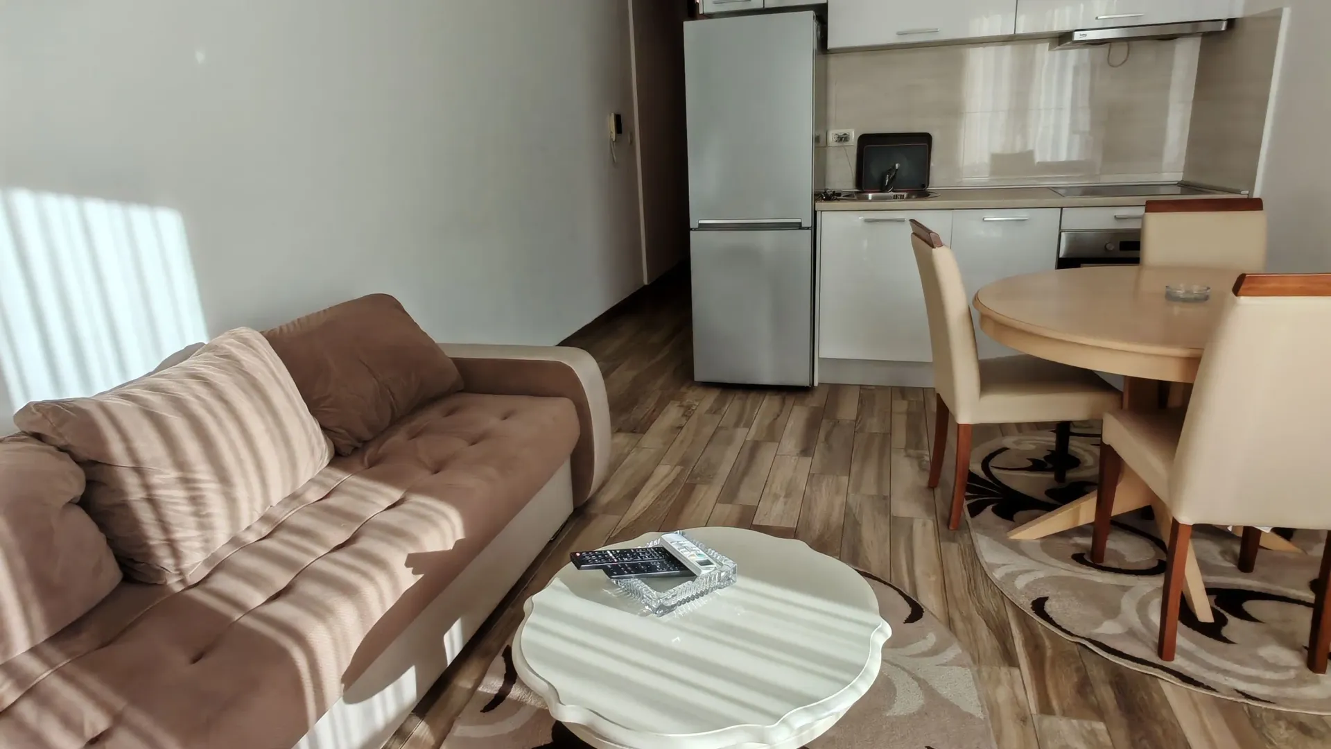 Izdavanje, dvosoban stan, 55m², Centar, Budva