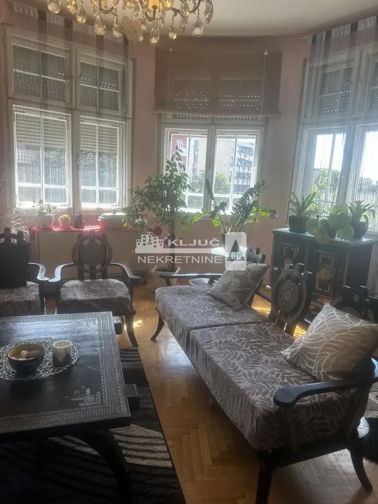 Sale, three bedroom apartment, 87m², Kalenić Pijaca, Vračar Sve Podlokacije