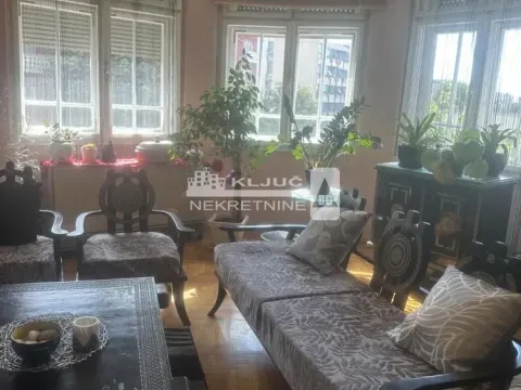 Sale, three bedroom apartment, 87m², Kalenić Pijaca, Vračar Sve Podlokacije - image 2