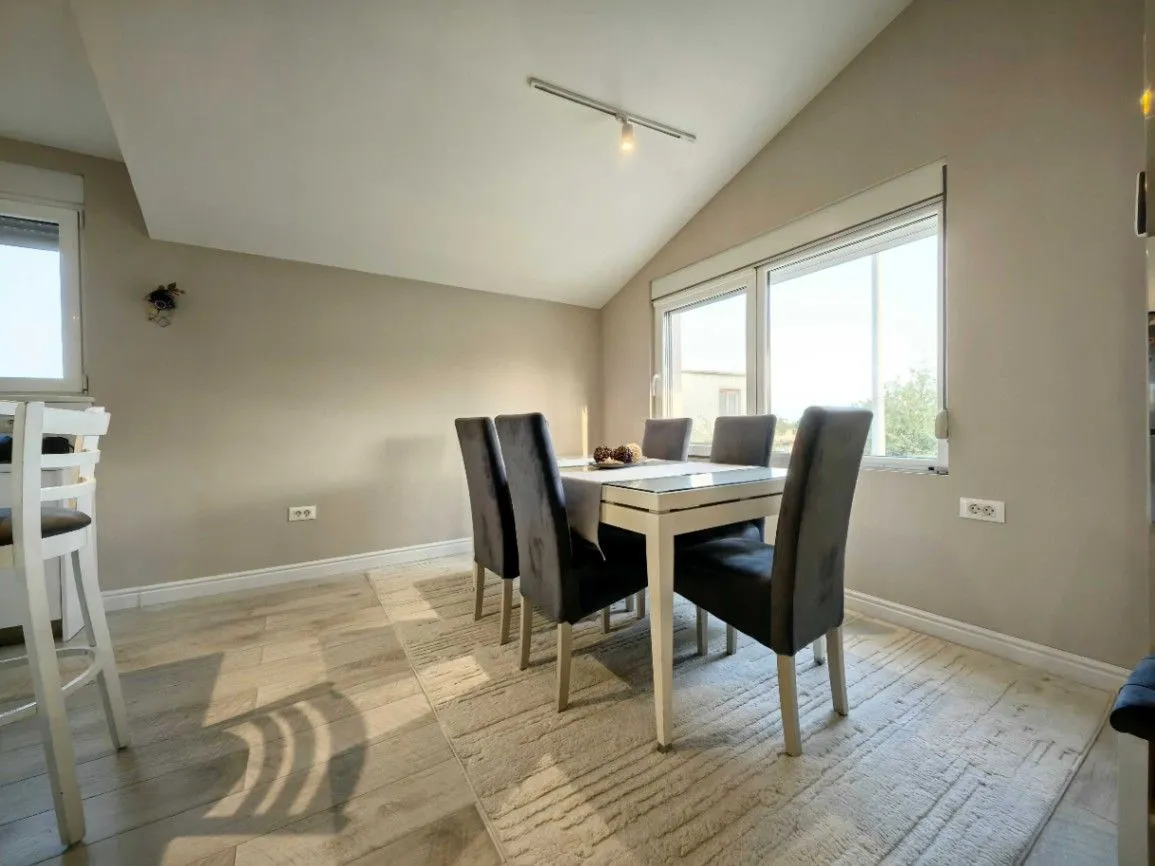 Rent, house, 260m², Donja Gorica, Podgorica