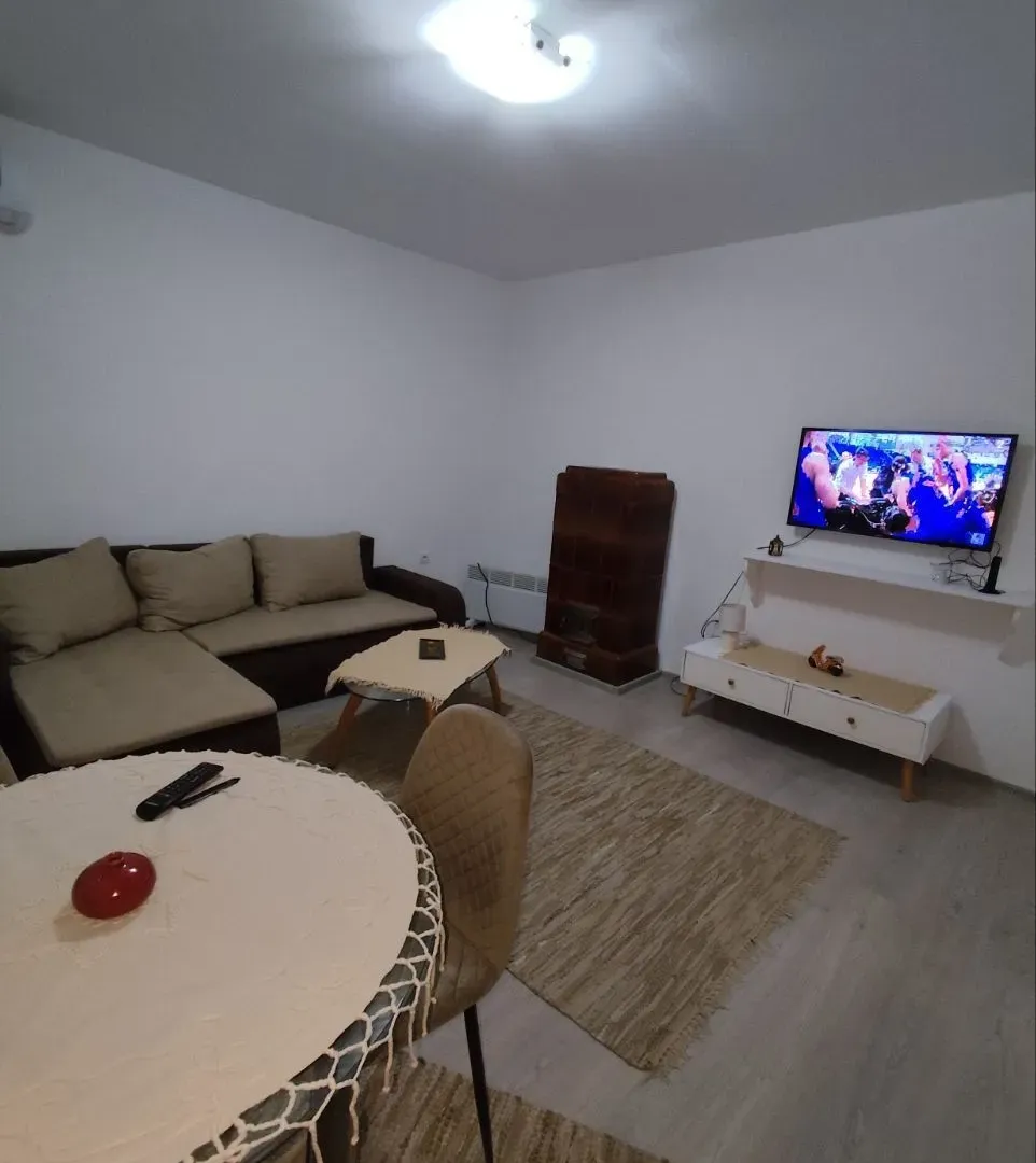 Izdavanje, jednosoban stan, 54m², Centar, Nikšić