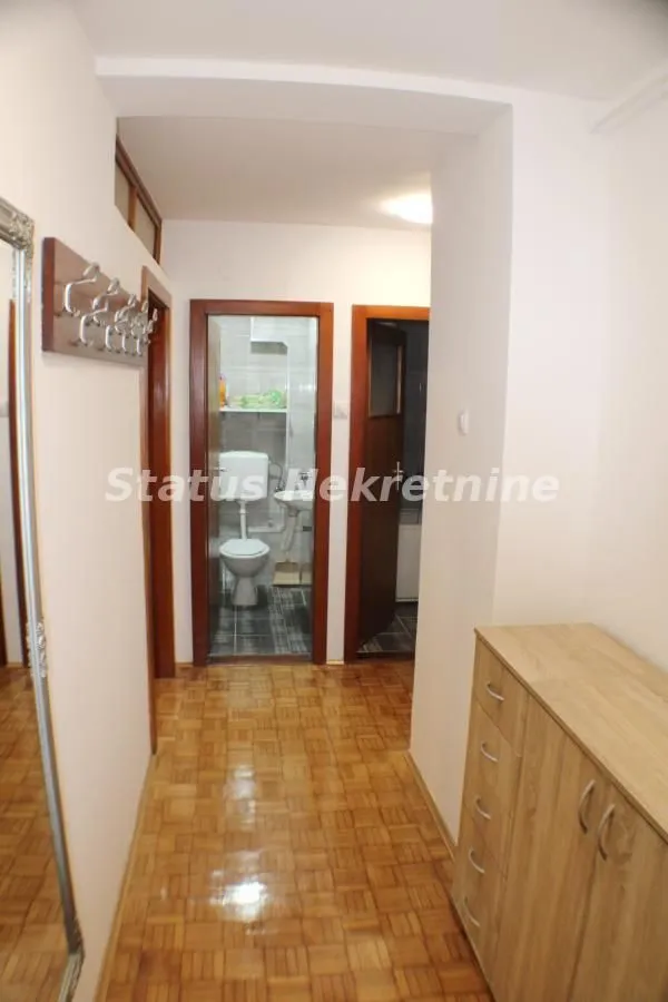 Izdavanje, trosoban stan, 70m², Stari grad, Novi Sad
