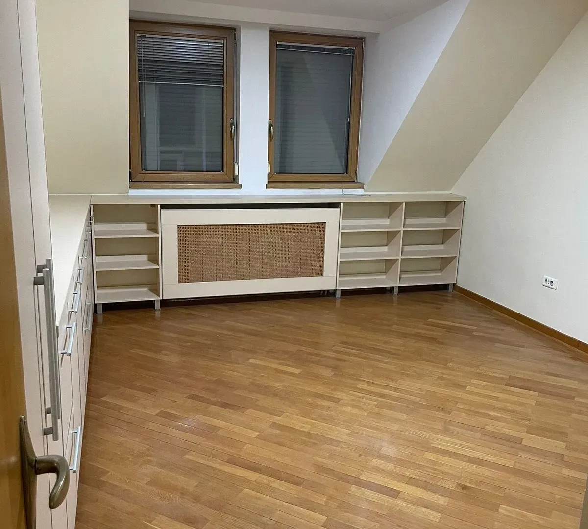 Rent, three bedroom apartment, 120m², Savski Venac, Beograd