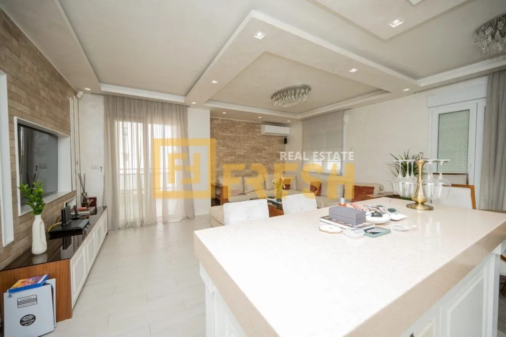 Prodaja, trosoban stan, 180m², City Kvart, Podgorica