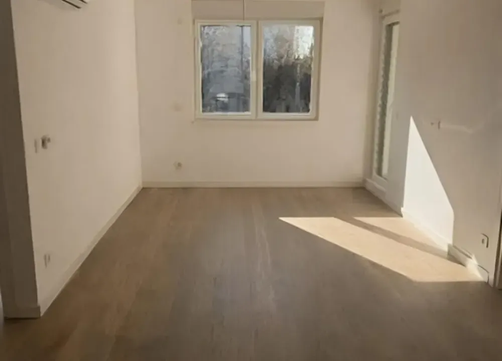 Prodaja, trosoban stan, 62m², Zemun Centar, Zemun Sve Podlokacije
