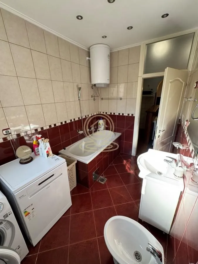 Izdavanje, trosoban stan, 75m², Savski Venac, Beograd