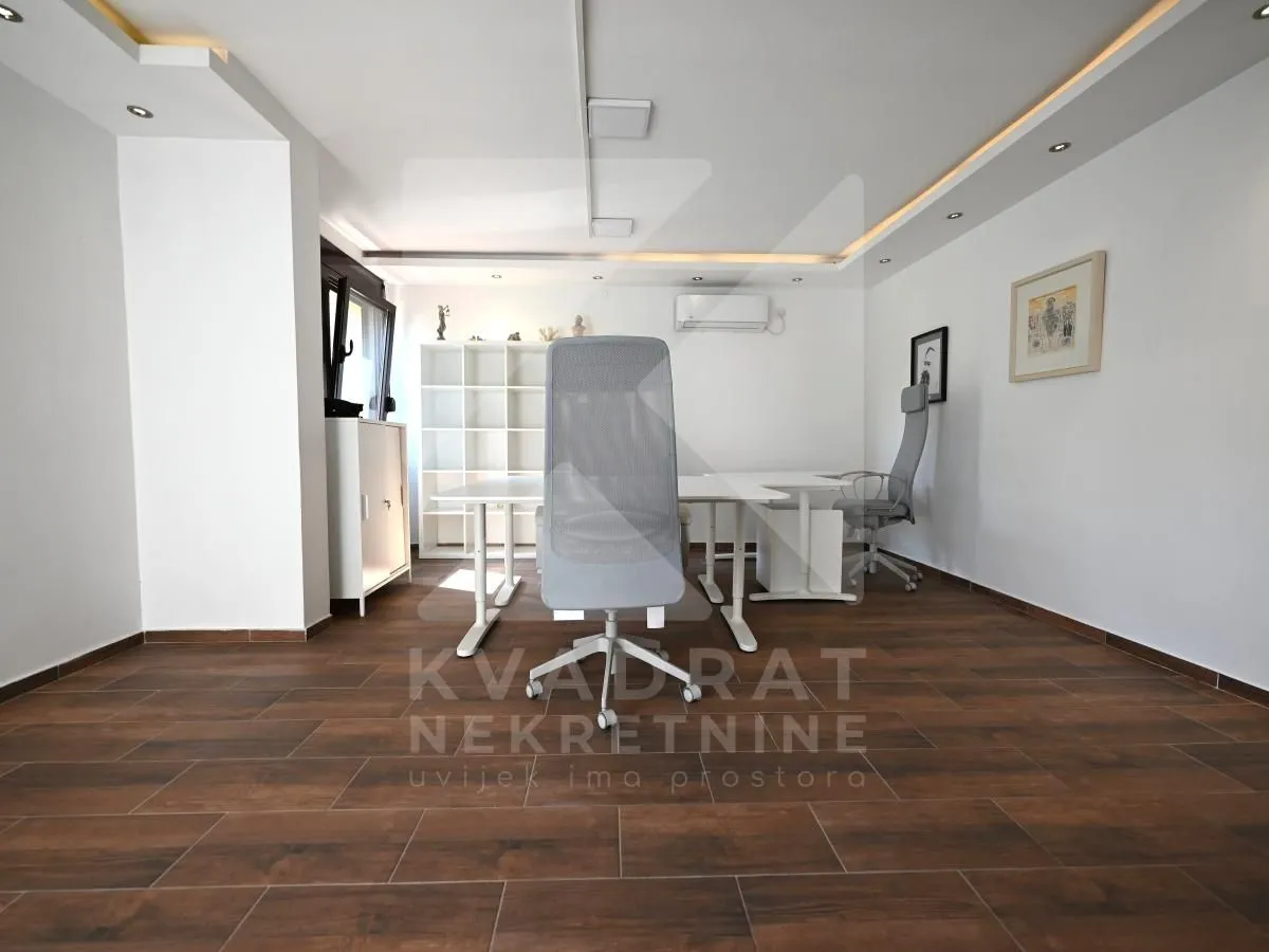 Rent, office space, 80m², Blok 5, Podgorica