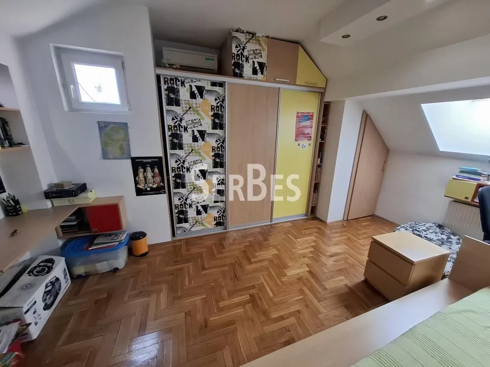 Prodaja, četvorosoban stan, 120m², Stari grad, Novi Sad