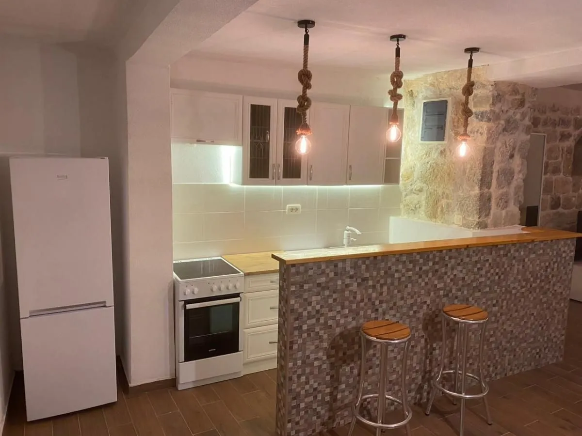 Rent, house, 120m², Nalježići, Kotor