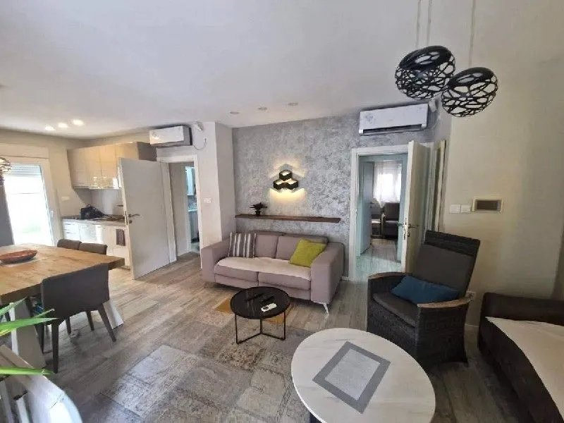 Izdavanje, dvosoban stan, 75m², Centar, Tivat
