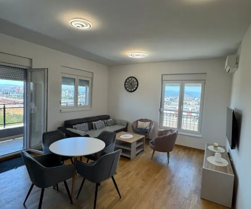 Izdavanje, dvosoban stan, 66m², Stari Aerodrom, Podgorica