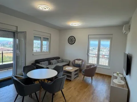 Izdavanje, dvosoban stan, 66m², Stari Aerodrom, Podgorica