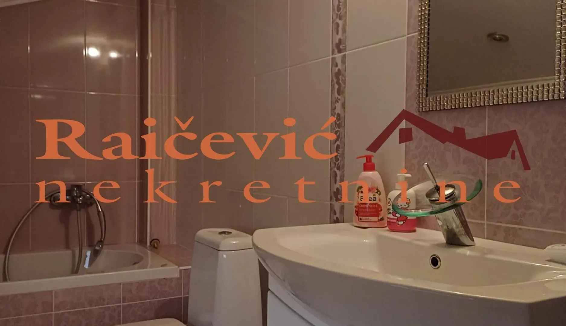 Prodaja, trosoban stan, 84m², Zemun Gornji Grad, Zemun Sve Podlokacije