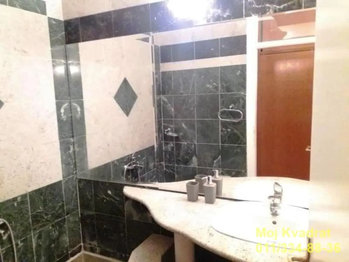 Izdavanje, četvorosoban stan, 94m², Savski Venac, Beograd