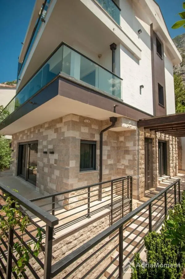 Sale, house, 210m², Dobrota, Kotor