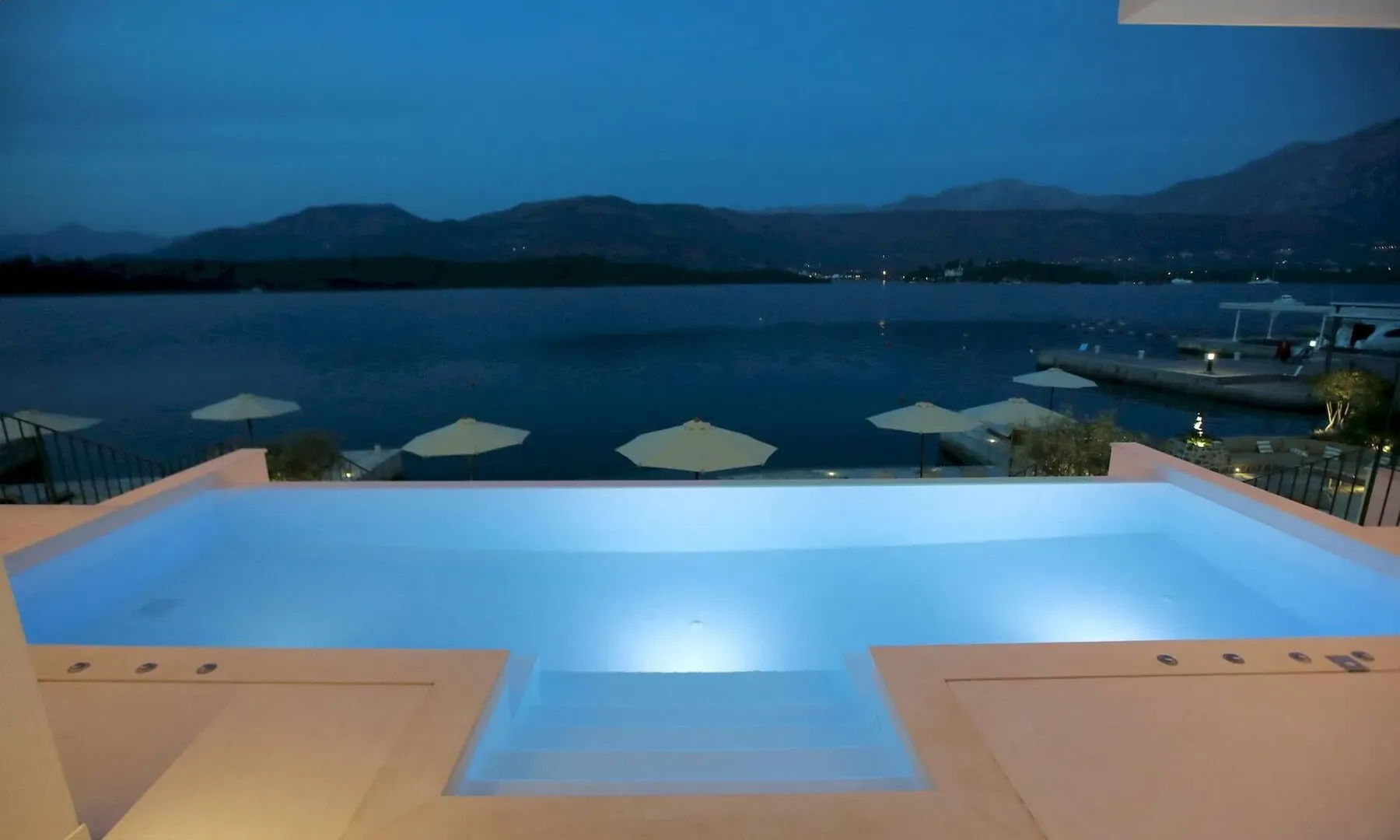 Prodaja, kuća, 676m², Tivat, Crna Gora
