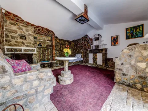 Izdavanje, kuća, 200m², Kotor, Crna Gora - image 7
