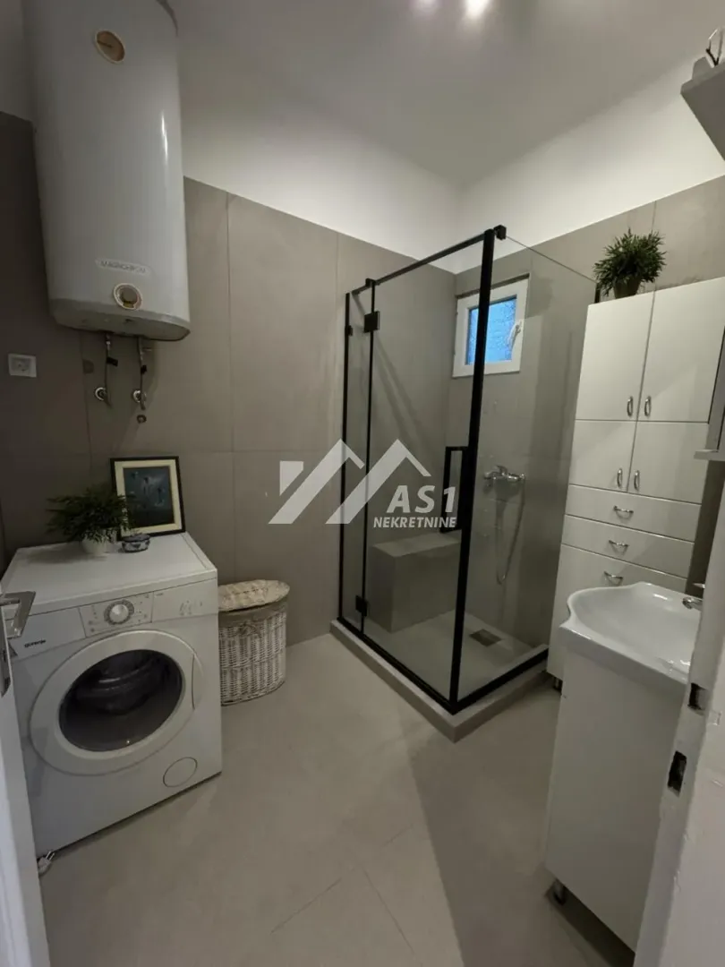 Izdavanje, trosoban stan, 105m², Novi Sad Sve Podlokacije, Novi Sad