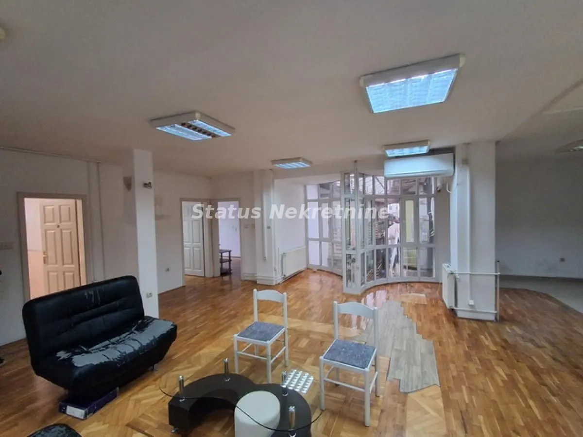 Izdavanje, stan, 170m², Centar, Novi Sad
