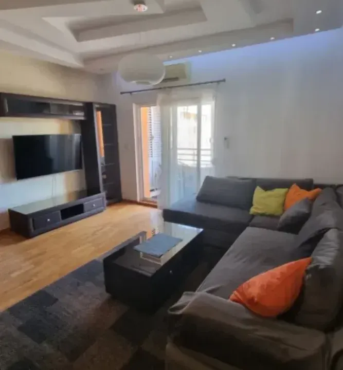 Izdavanje, dvosoban stan, 74m², City Kvart, Podgorica