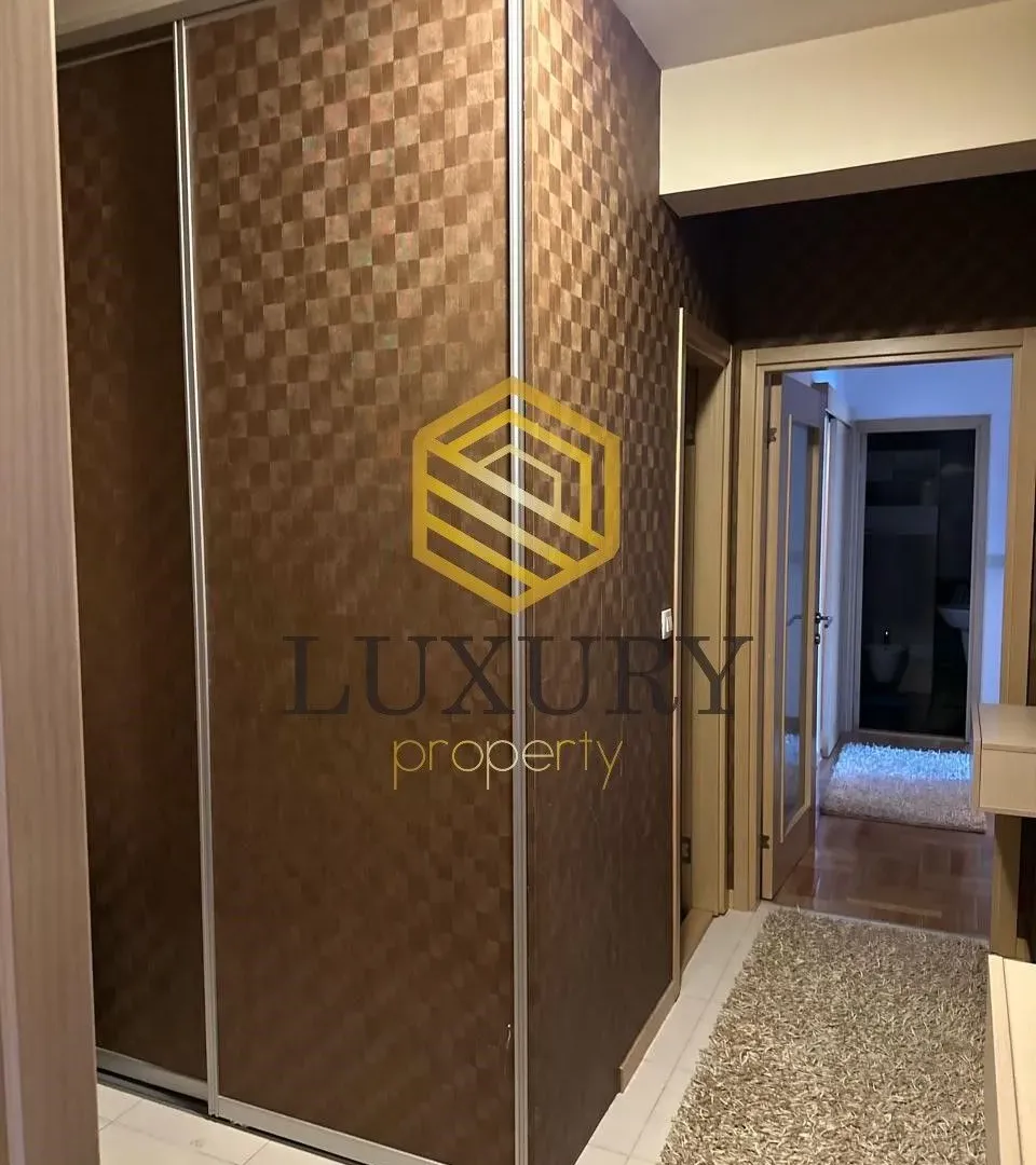 Izdavanje, trosoban stan, 100m², Blok 9, Podgorica