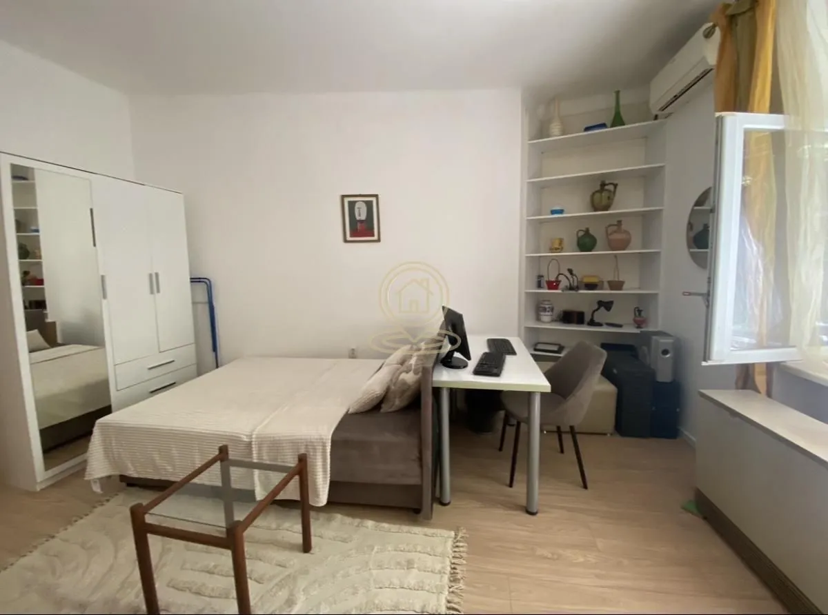 Izdavanje, jednosoban stan, 28m², Stari Grad, Beograd