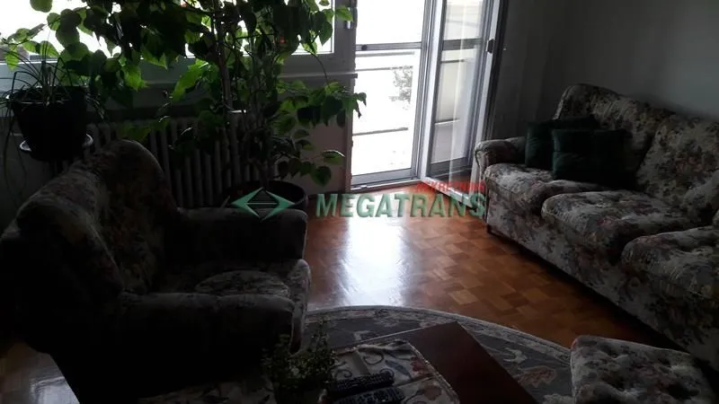 Izdavanje, četvorosoban stan, 97m², Centar, Novi Sad