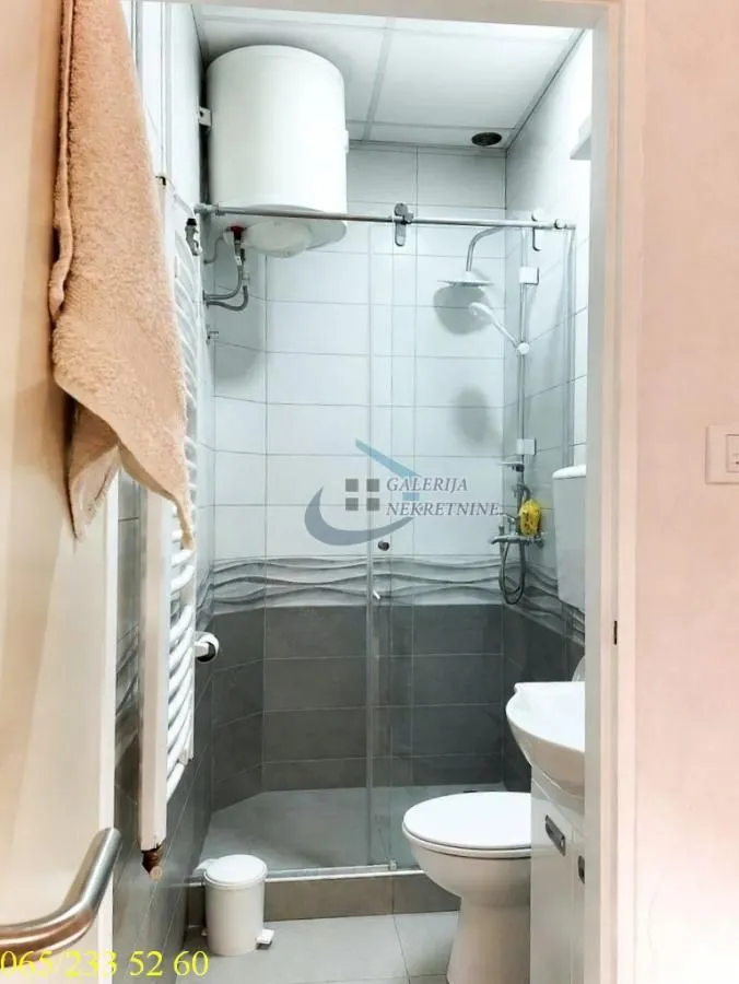 Prodaja, kuća, 290m², Centar, Inđija
