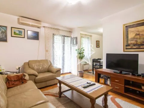 Izdavanje, dvosoban stan, 74m2, Malo Brdo, Podgorica Izdavanje, dvosoban stan, 74m2, Malo Brdo, Podgorica