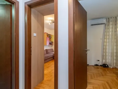 Rent, three bedroom apartment, 97m², Blok 9, Podgorica - image 8