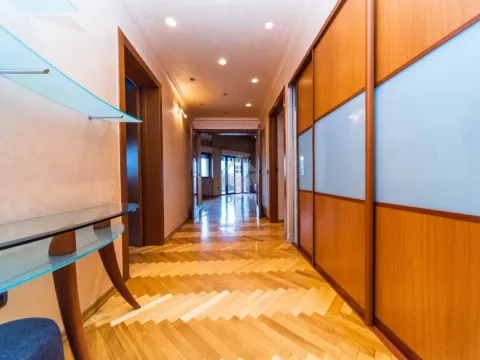 Prodaja, četvorosoban stan, 355m², Preko Morače, Podgorica - image 2