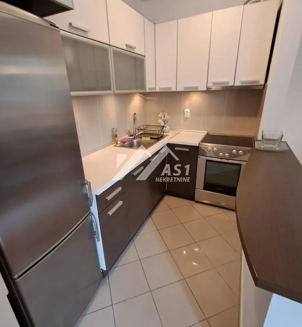 Izdavanje, dvosoban stan, 46m², Grbavica, Novi Sad Sve Podlokacije